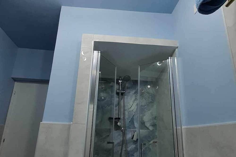 Aurelia Holiday Home, 13min port, 10min beach, 2min Borgo Corricella in Procida, Neapel Provinz