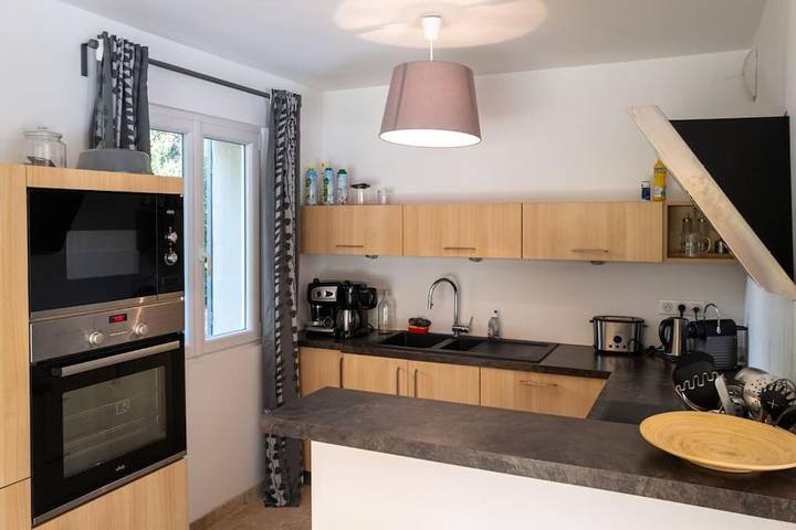 Location de vacances pour 7 personnes, avec Terrasse ainsi que Jardin et Piscine à Lagarde-Paréol - 4