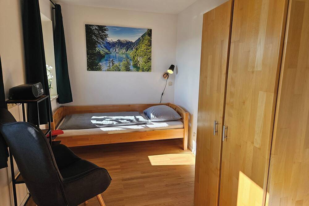 Ganze Wohnung, Ferienwohnung Hochfelln, 3-Sterne mit 55 qm bis 4 Pers. in Gollenshausen am Chiemsee, Gstadt am Chiemsee