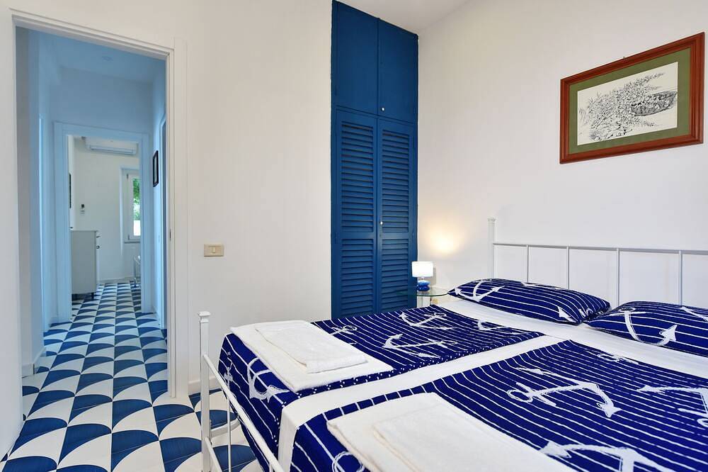 Entire apartment, Felice 1 with private terrace and sea view in Castellabate, Cilento