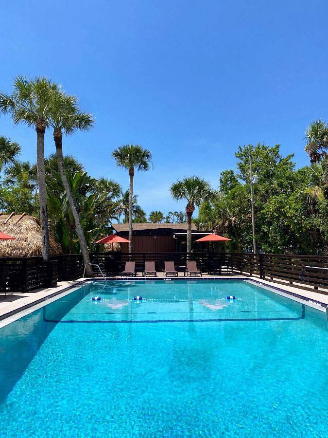 Hotel für 4 Personen, mit Pool - 1