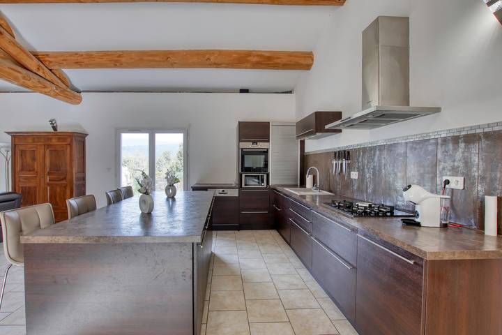 Location de vacances pour 8 personnes, avec piscine ainsi que terrasse et jardin dans Parc naturel régional de la Sainte-Baume - 2