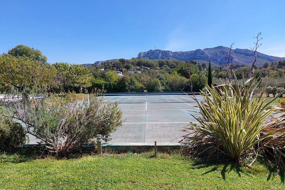 Mas Lasa, piscine chauffée, tennis, grand jardin in Roquevaire, Côte méditerranéenne (France)
