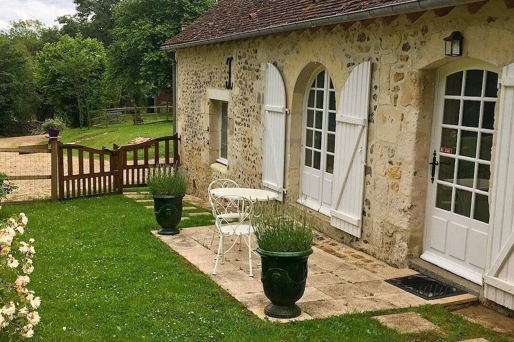 Modern comfort in a 17th century farmhouse on our Arabian horse farm in Colonard-Corubert, Parc naturel régional du Perche