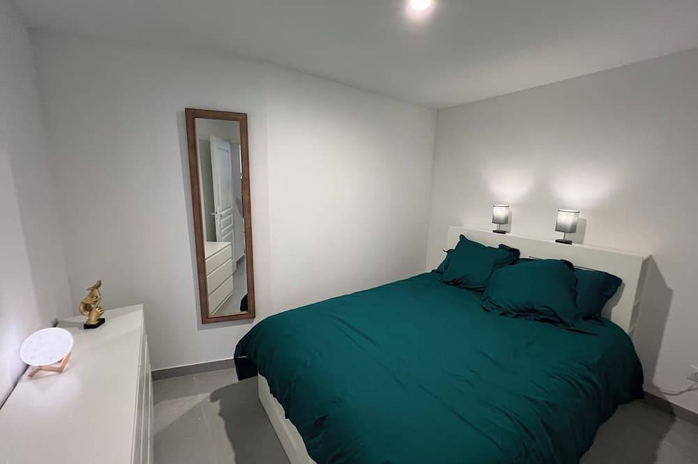 Apartamento entero, Comfortable apartment, T2, 40m², renovated ground floor, city center in Pierrelatte, Región de Nyons