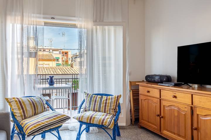 Apartamento entero, Apartamento vacacional "Aubi" con terraza descubierta y una terraza interior. in Platja des Monestri (Calonge), Palamós