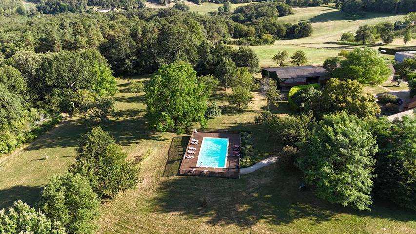 Location de vacances pour 10 personnes, avec piscine ainsi que jardin et vue à La Chapelle-Aubareil - 2