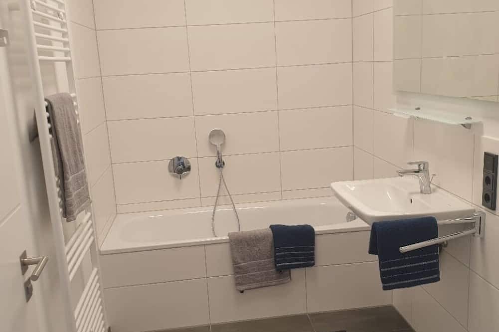 Ferienhaus direkt am See mit Sauna, Klimaanlage und privat Strand in Barßel, Oldenburger Münsterland