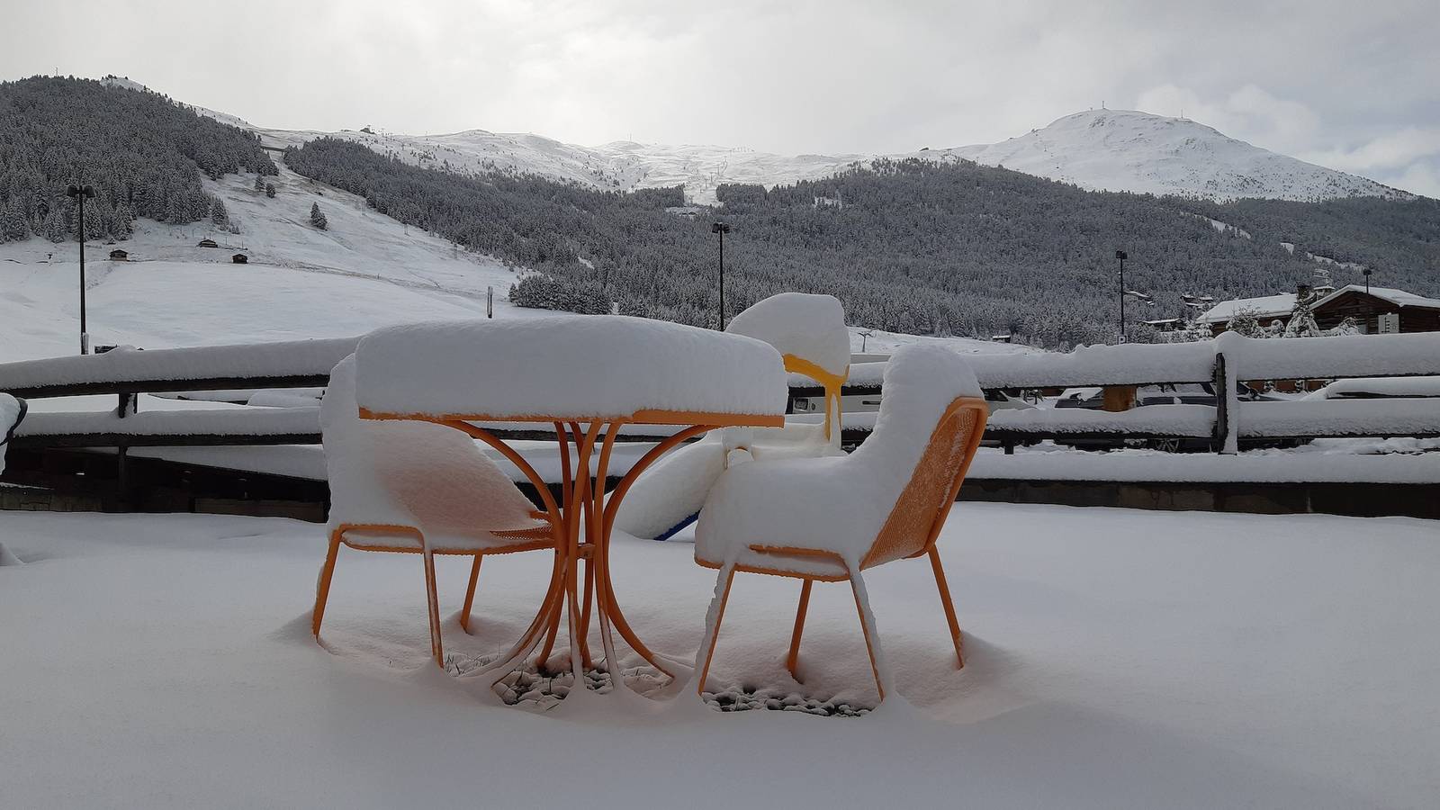 Appartement entier, Appartement de vacances "Arcobaleno Giallo" avec vue sur les montagnes, Wi-Fi et jardin in Livigno, Parc National Du Stelvio