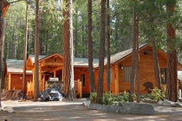 Log Cabin for 10 People in Wawona, Mariposa County, Photo 1