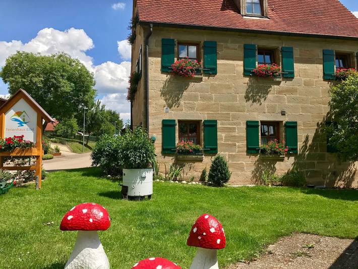 Ferienwohnung für 3 Personen, mit Balkon und Garten sowie Seeblick und Ausblick in Spalt