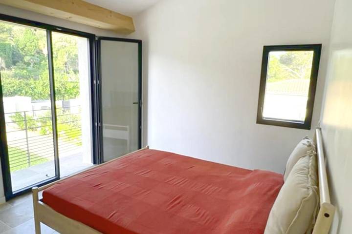Location de vacances pour 14 personnes, avec Balcon et Terrasse ainsi que Jardin et Piscine dans Pointe Des Chevaliers Hyeres - 2