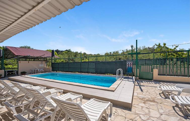 Ganze Ferienwohnung, Modernes Apartment mit Pool in der Nähe des Visovačko-Sees – WLAN & Terrasse in Skradin, Šibenik-Knin