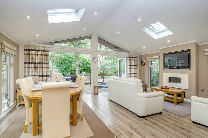 Glamping for 4 people, with hot tub in Cheshire