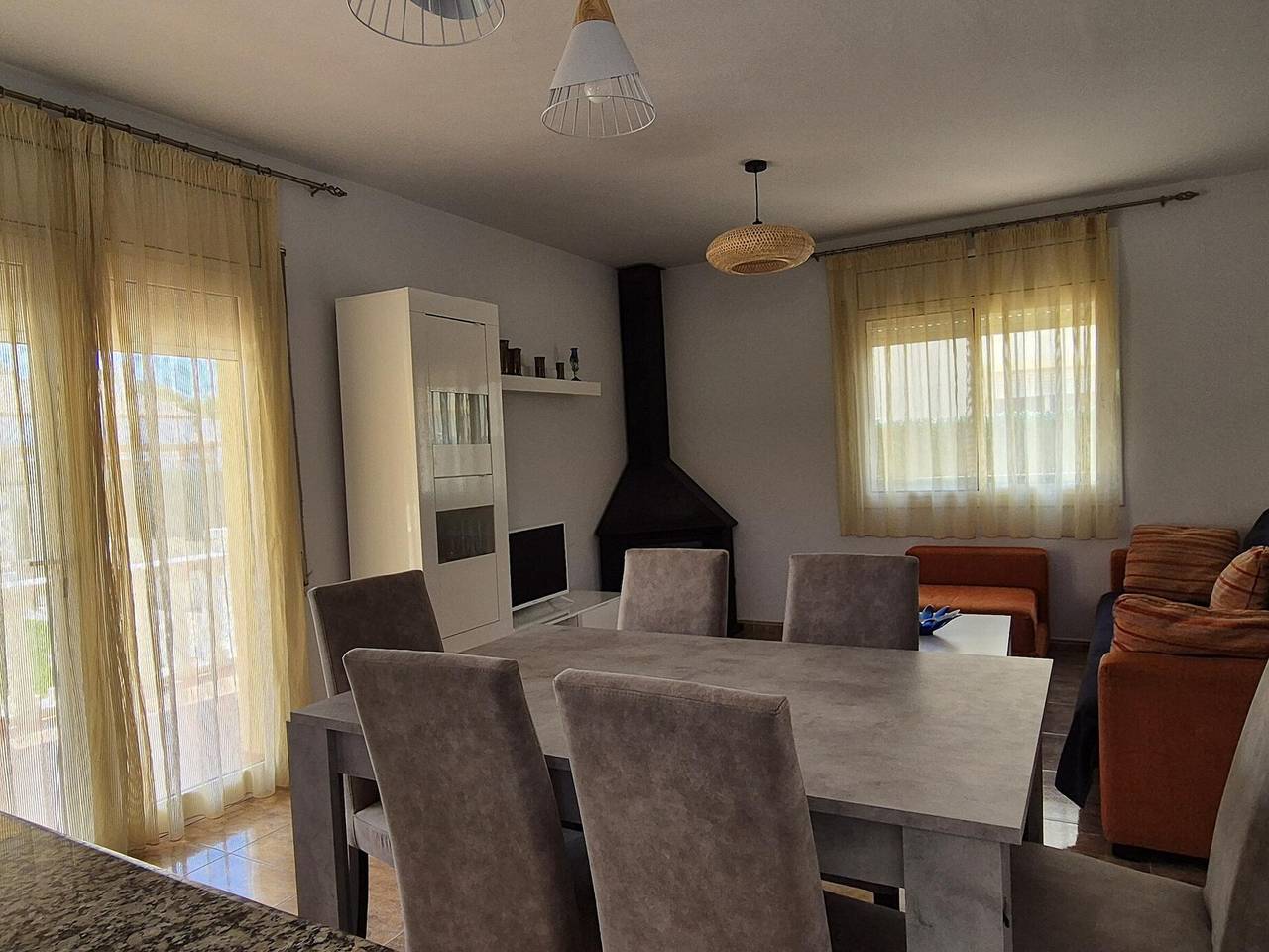 Geräumiges Haus mit privatem Pool, Wlan, Parkplatz und Haustiere erlaubt, 250m vom Strand entfernt in Riumar, Delta de l'Ebre