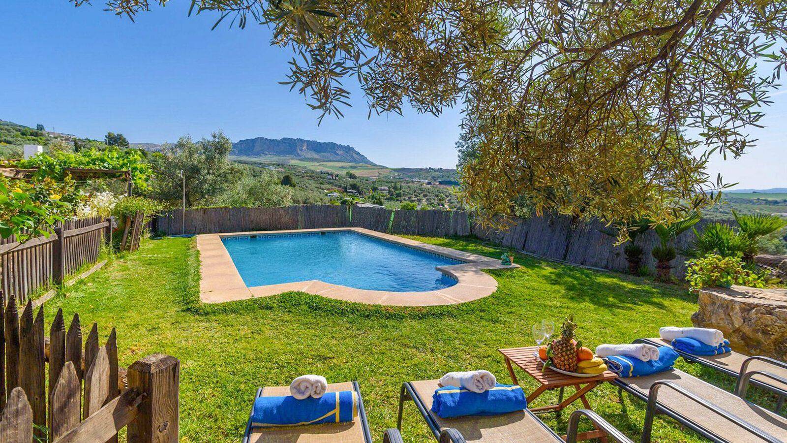 Llanos de la Encina Antequera - La Higuera by Ruralidays in Antequera, Province de Málaga