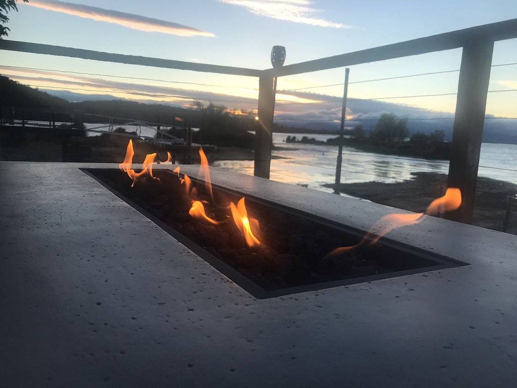 The Lake Cottage on Soda Bay-Pet Friendly, Private Deck, Dock & Kayaks in California North Coast