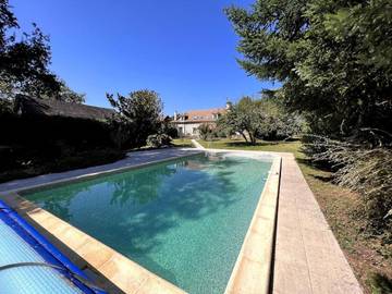 Gîte pour 8 personnes, avec piscine ainsi que vue et jardin à Saint-Pardoux-l'Ortigier