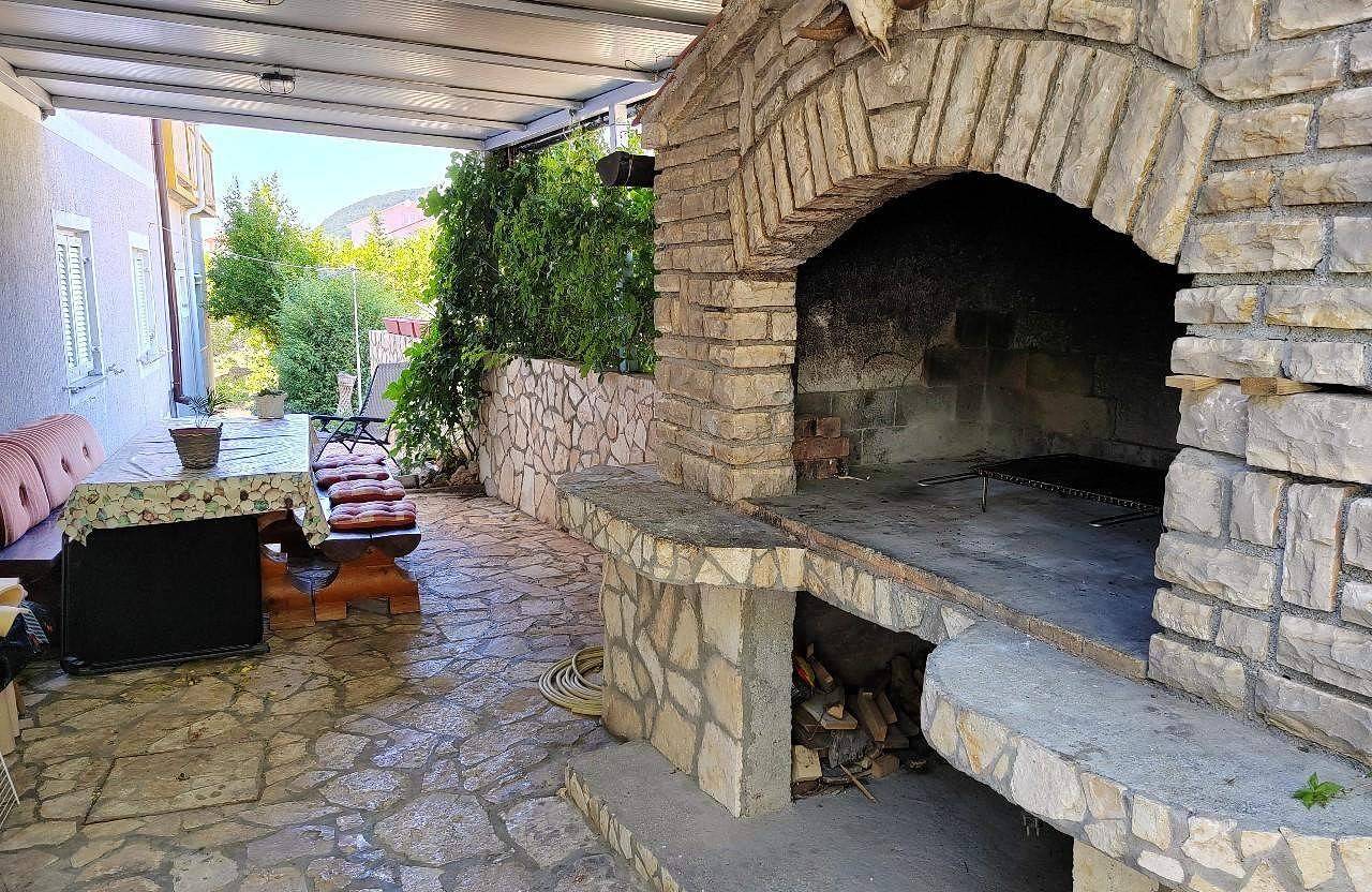 Ganze Wohnung, 2-Zimmer-Ferienwohnung mit Terrasse und Meerblick Barbat (Rab) A-25045-a in Barbat na Rabu, Rab