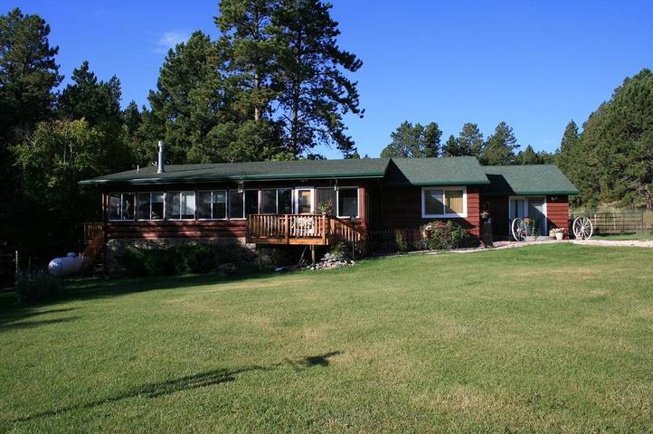 Vacation rental for 8 people, with balcony and yard in Custer State Park