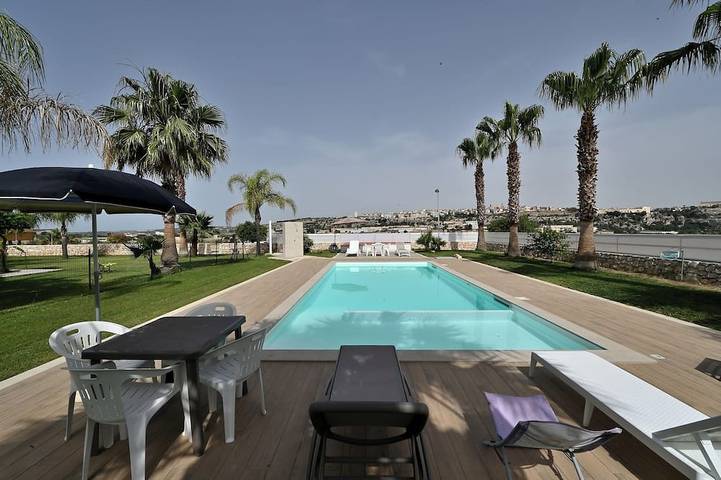 Villa for 5 people, with hot tub and garden - 1