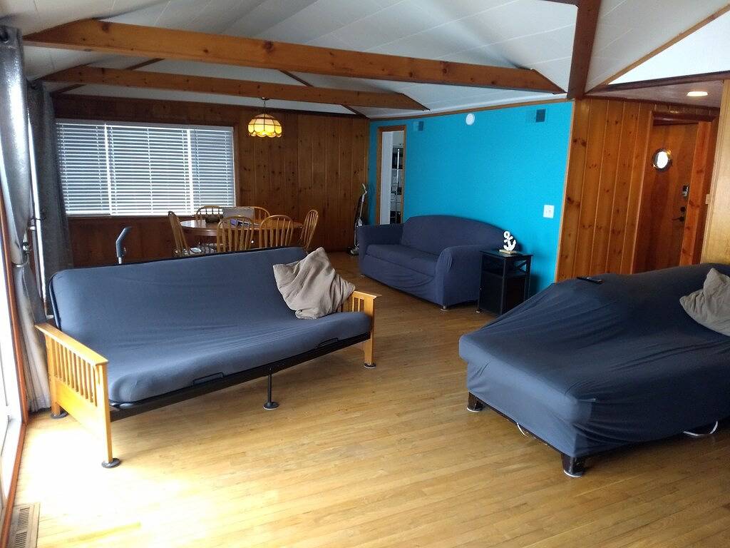 Private Lakefront Cottage with 90' of sandy East Bay frontage on Houghton Lake in Prudenville, Roscommon County