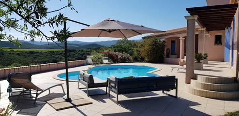 Cottage pour 2 personnes, avec jardin et piscine à Autignac