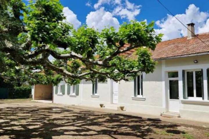 Location de vacances pour 8 personnes, avec jardin à Mollégès