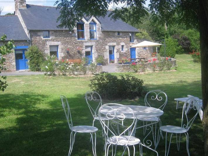 Chambre d’hôte pour 6 personnes, avec jardin à Plouguenast