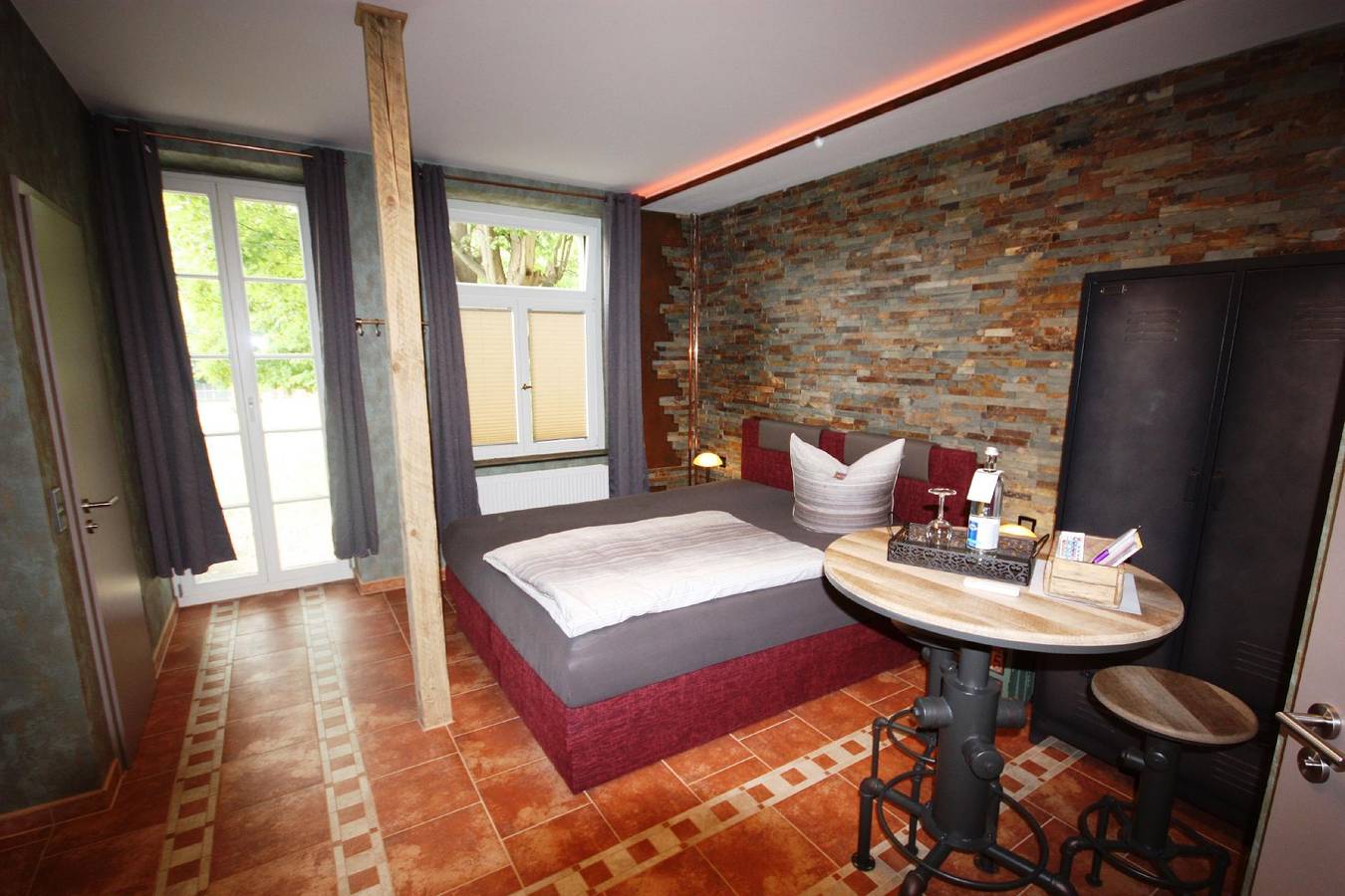 Ganze Ferienwohnung, Individuelles Design mit Gartennutzung in Leipzig-Ost, Leipzig