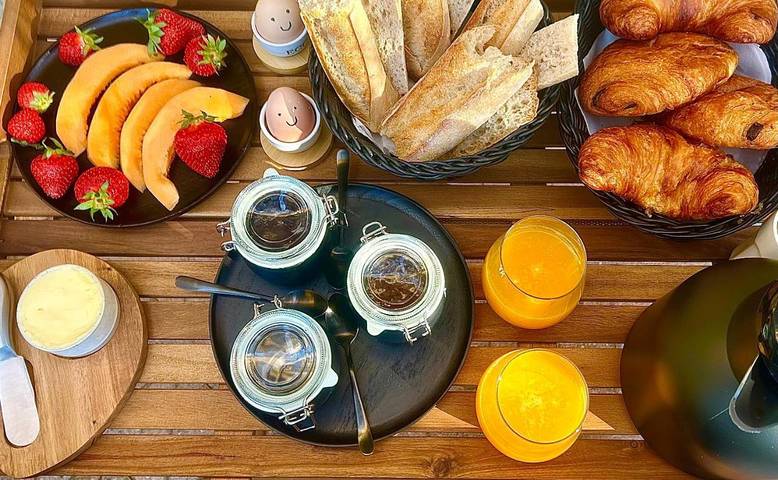 Location de vacances pour 2 personnes, avec vue ainsi que piscine et jardin à Taillades - 2