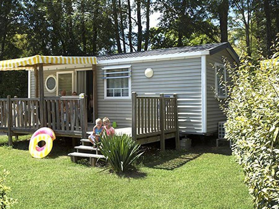 Camping Le Château de Galaure - Stacaravan 6 personen - Comfort Xl | 2 slaapkamers | 4/6 Pers | Verhoogd terras | Airconditioning in Châteauneuf-de-Galaure, Valence en omgeving