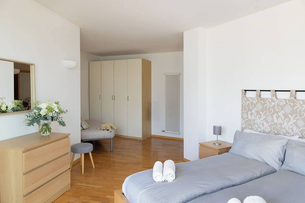 Ganze Wohnung, Exklusive Residenz in Torbole mit atemberaubender Aussicht, große Terrasse. in Torbole, Nago-Torbole