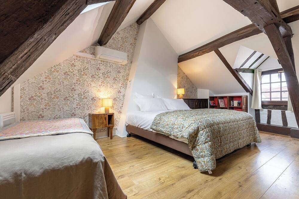 Charming renovated air-conditioned cottage, historic center of Moret-sur-Loing in Moret-sur-Loing, Sena y Marne