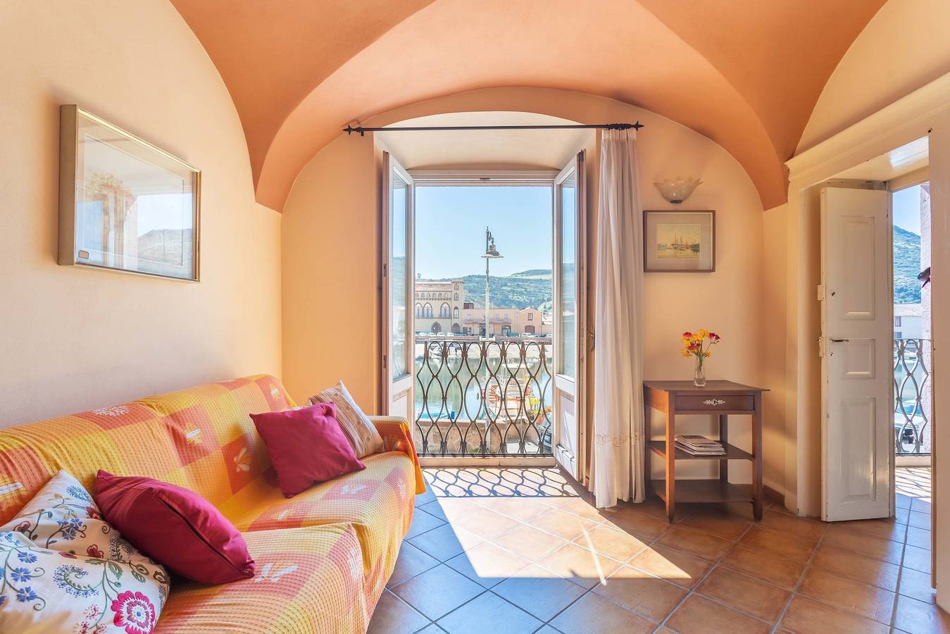 Ganze Wohnung, Ferienwohnung 'La Dimora' mit Balkon und Wlan in Bosa, Planargia