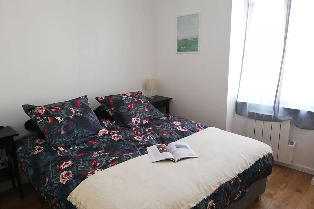 Entire apartment, New: Large ground floor apartment in front of Portbail harbor in Port-Bail-sur-Mer, Côte de la Déroute