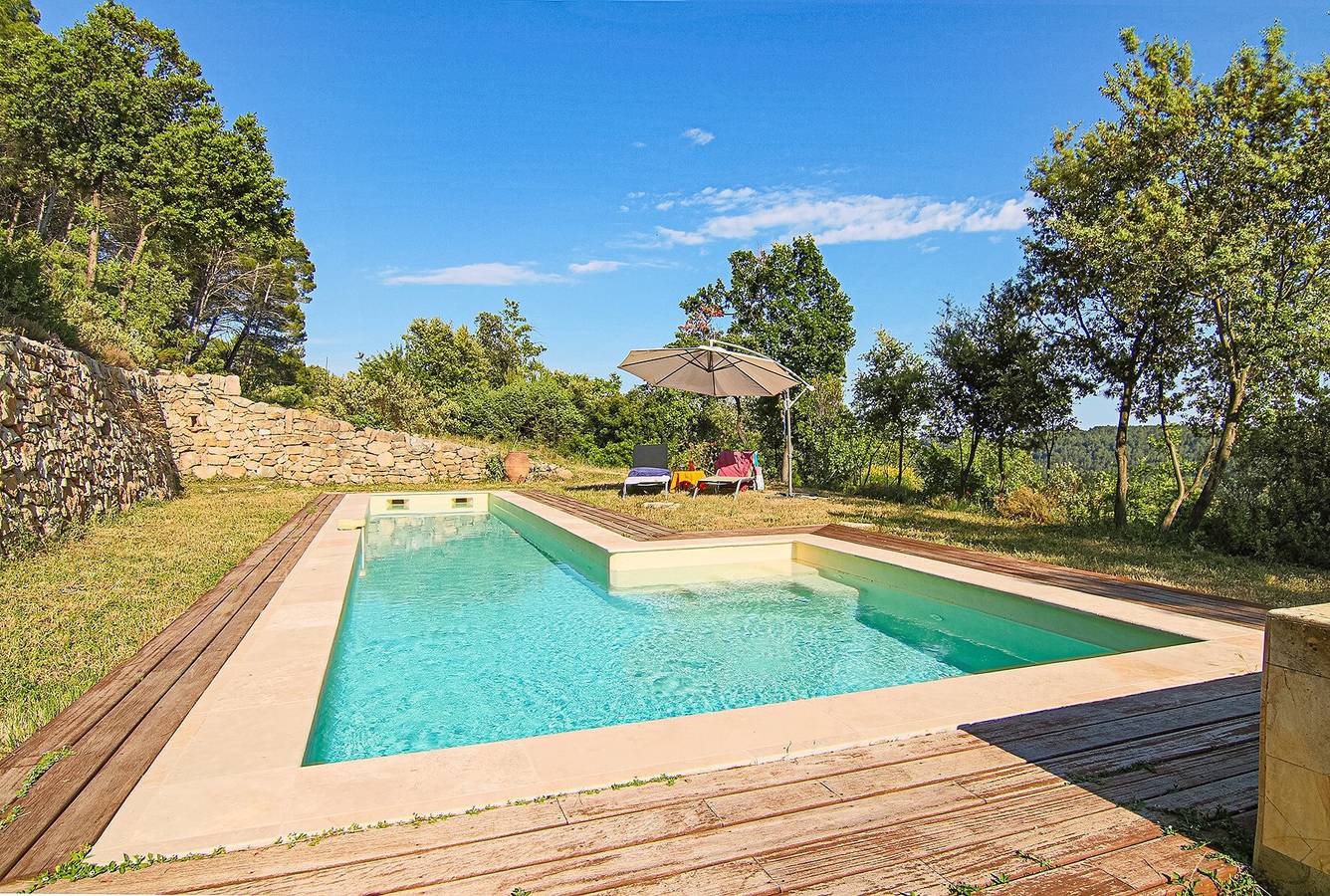 Casa de vacaciones «House Pool Out in The Wilds» con piscina compartida y Wi-Fi in Salernes, Region de Draguignan