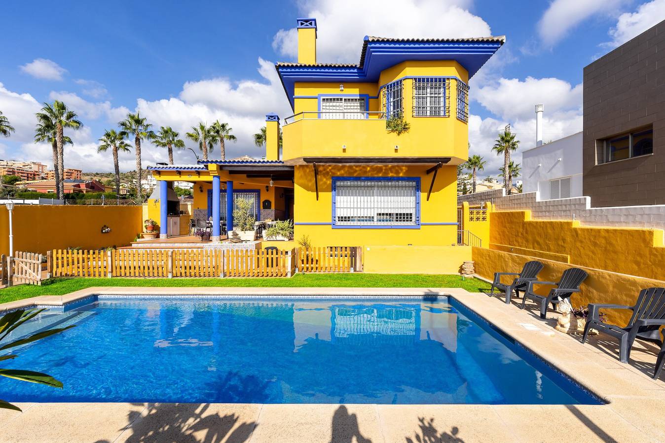 Ferienhaus "Milestone House" mit Pool, Terrasse, Balkon, Klimaanlage & Wlan in Rincón de la Victoria, Cordillera Penibética