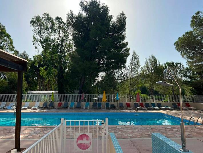 Camping pour 8 personnes, avec Terrasse et Jardin ainsi que Bassin pour enfant et Piscine à La Londe-les-Maures