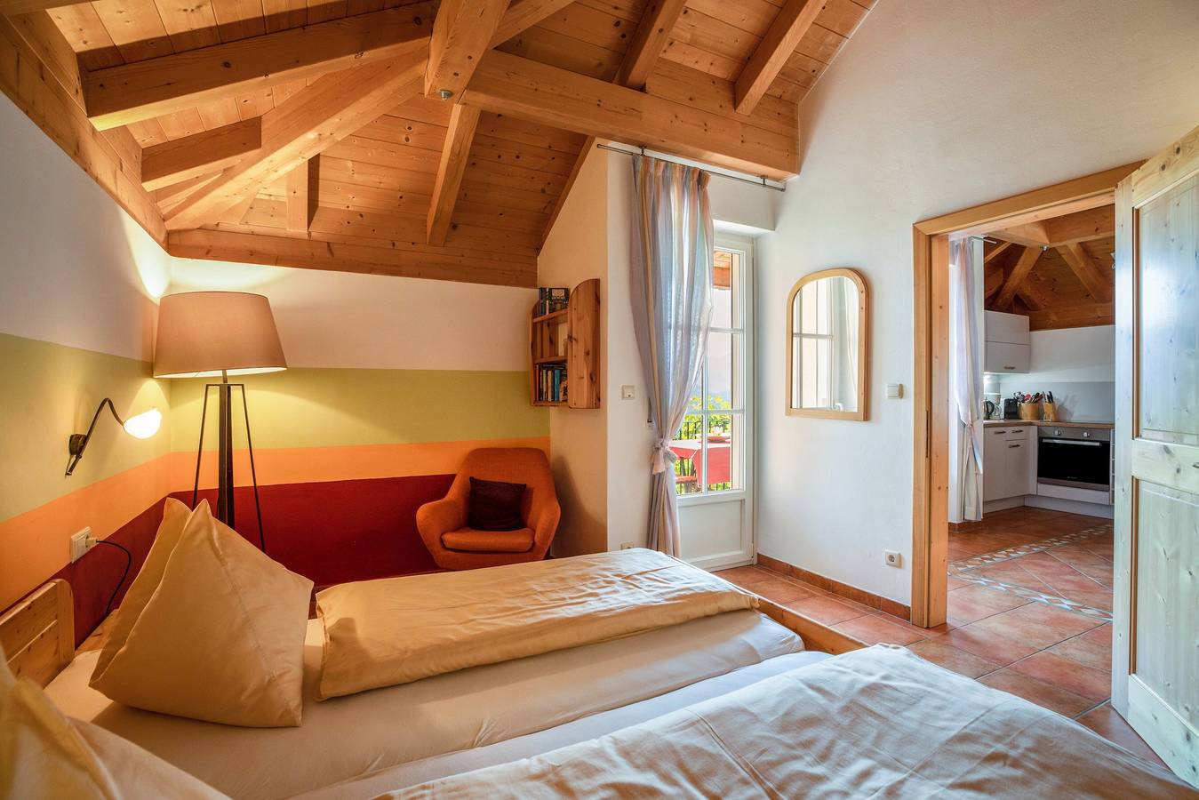 Entire apartment, Apartment 'Rosengarten' with Mountain View, Private Terrace and Wi-Fi in Kalterer See, Kaltern an der Weinstraße