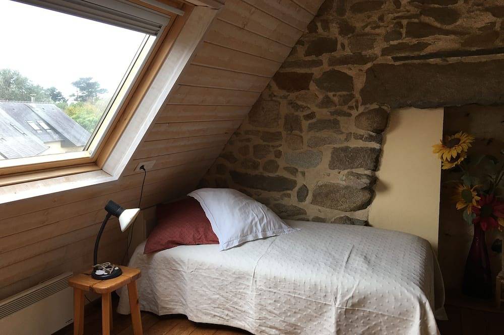 Ty Yann Gîtes du Roi Arthur Renovated fisherman's cottage, 100m from the beach, quiet location in Île-Grande, Pleumeur-Bodou