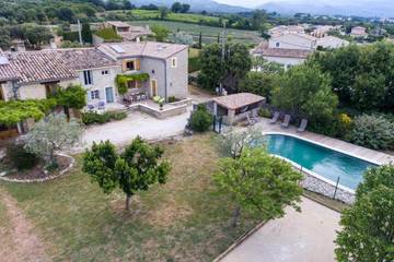 Cottage pour 2 personnes, avec piscine et jardin, animaux acceptés à Taulignan