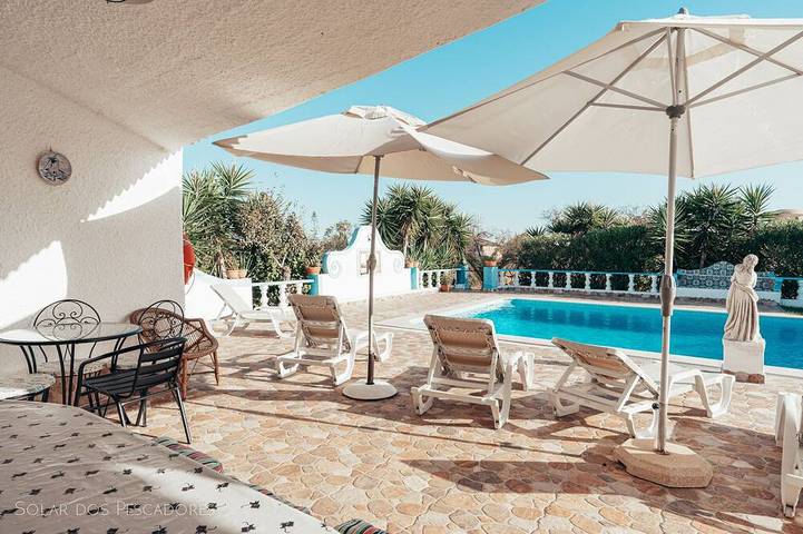 Villa voor 6 personen, met balkon en tuin in Armação de Pera