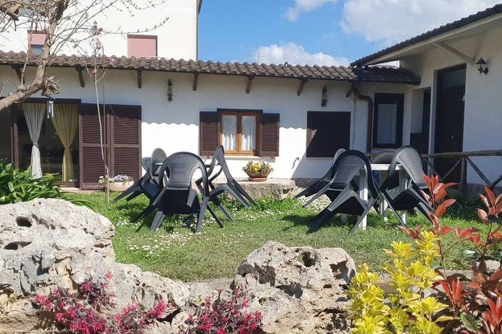 Location de vacances pour 3 personnes, avec piscine et jardin dans La Storta