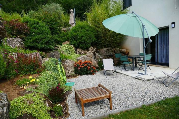 Location de vacances pour 4 personnes, avec terrasse ainsi que jardin et vue, animaux acceptés à Saint-Beauzély - 4