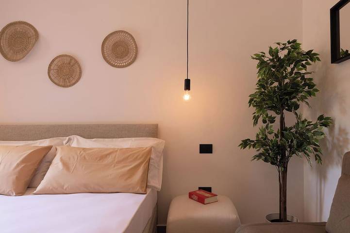 Tusa Bay. Enjoy the sun and sea at 1Br House a few Steps Away From the Beach in Castel di Tusa, Tusa