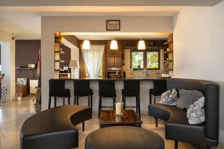 Location de vacances pour 9 personnes, avec vue et jardin, animaux acceptés dans Anavissos - 4