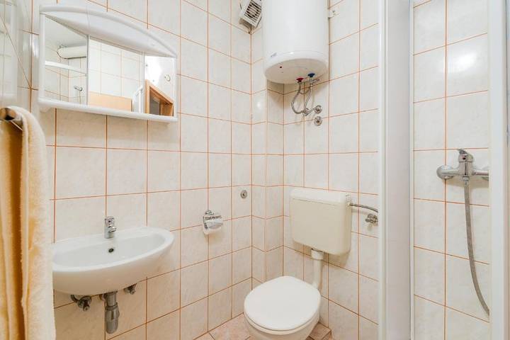 Ferienwohnung für 2 Personen, mit Pool und Balkon/Terrasse sowie Balkon und Meerblick in Podstrana - 4