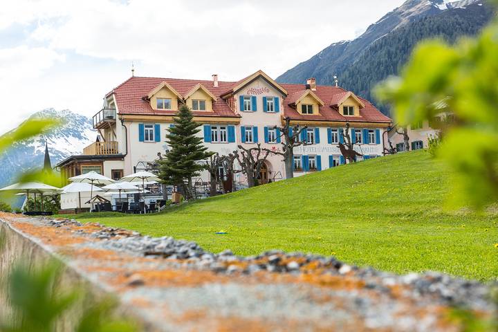 Meisser Hotel - Doppelzimmer mit Bergblick Bad oder Dusche in Guarda Staziun, Guarda