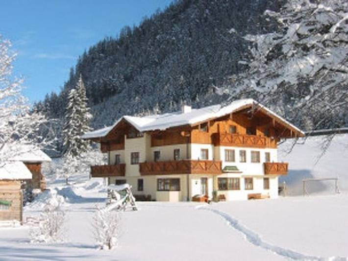 Ferienwohnung für 4 Personen, mit Balkon und Garten sowie Sauna in Flachau
